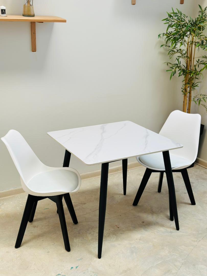 CHAISES