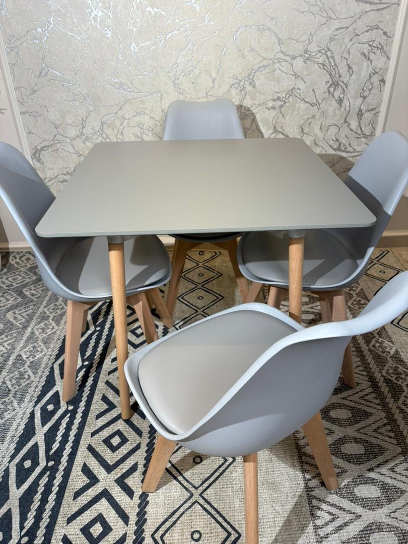 Table Elyne Carré + 4 Chaises
