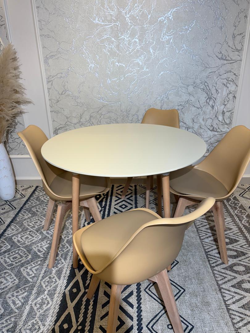 Table Elyne Ronde + 4 Chaises
