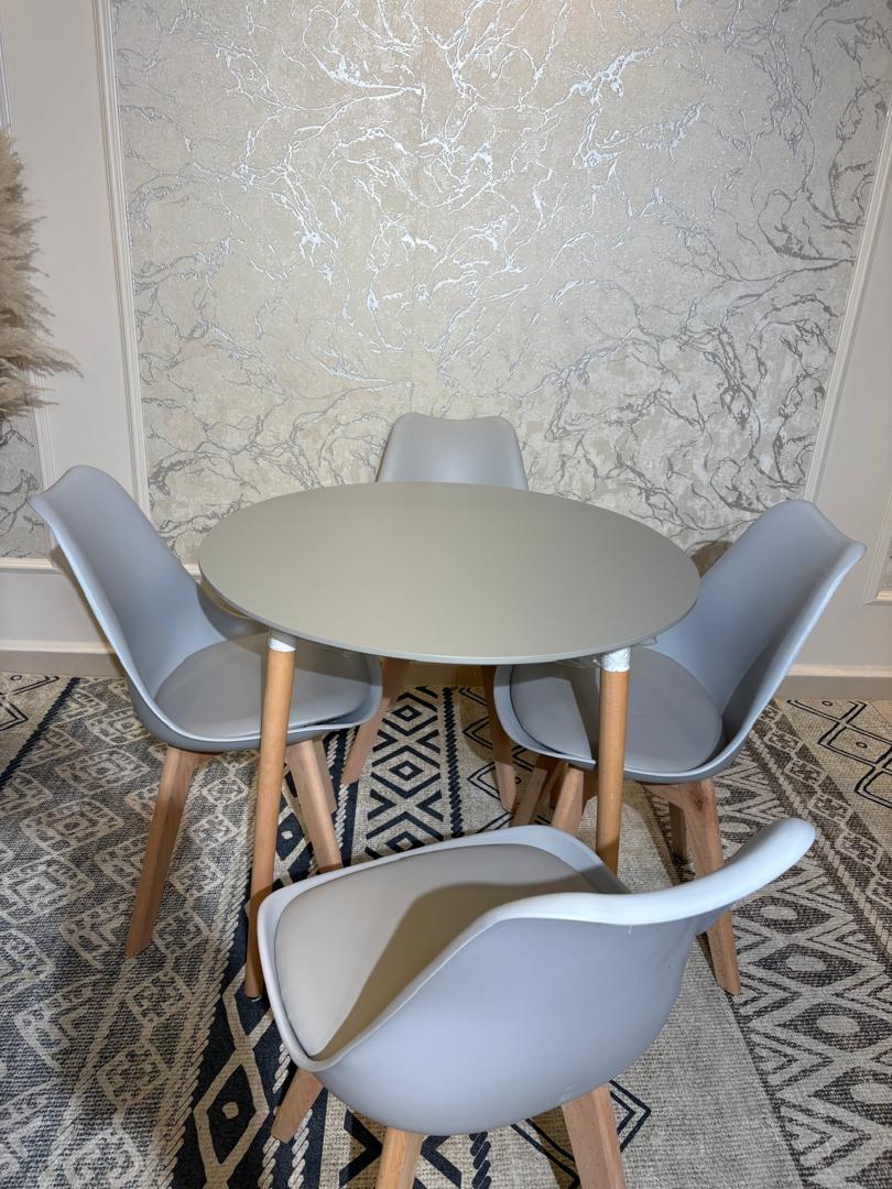 Table Elyne Ronde + 4 Chaises