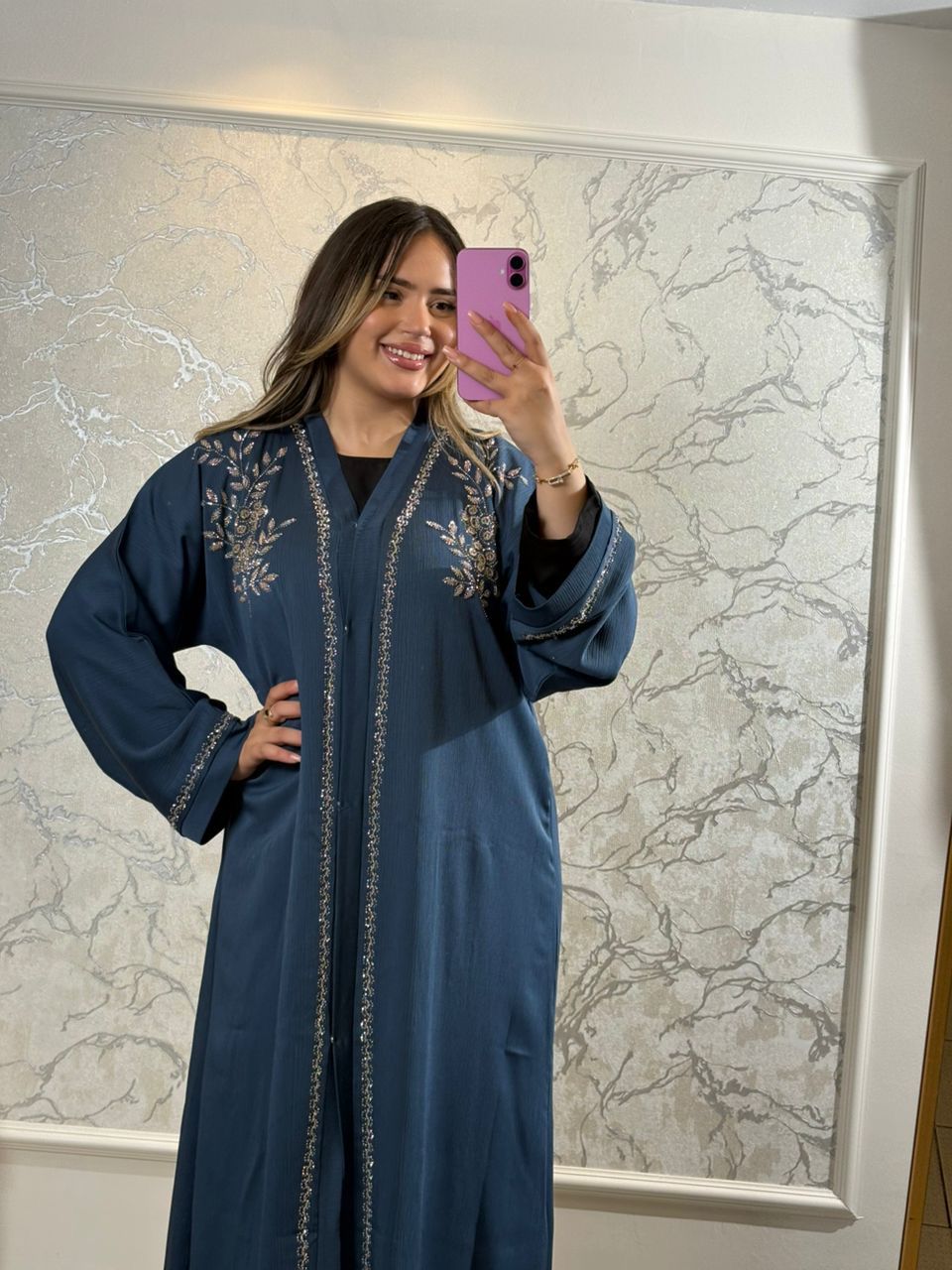 عباية أنيقة مكوّنة من قطعتين