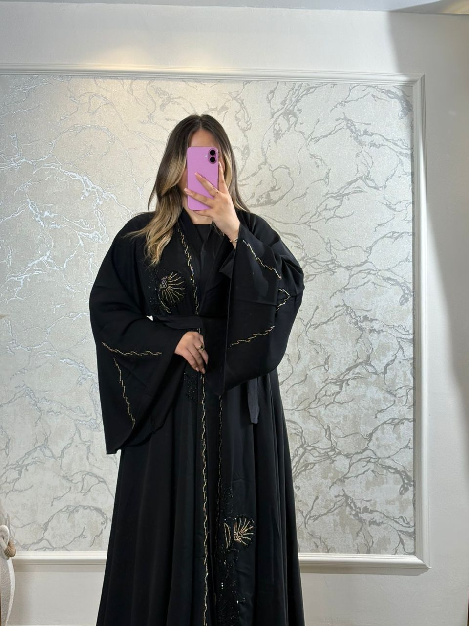 عباية أنيقة مكوّنة من قطعتين