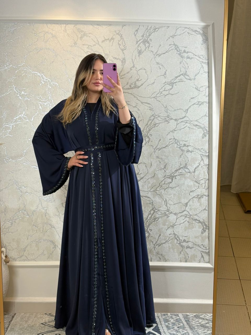 عباية أنيقة مكوّنة من قطعتين